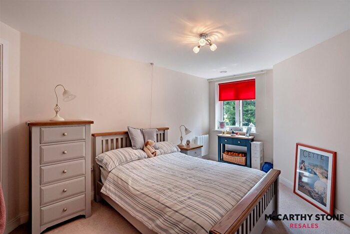 2 Bedroom Flat For Sale In Shackleton Place, Devizes, Wiltshire, SN10