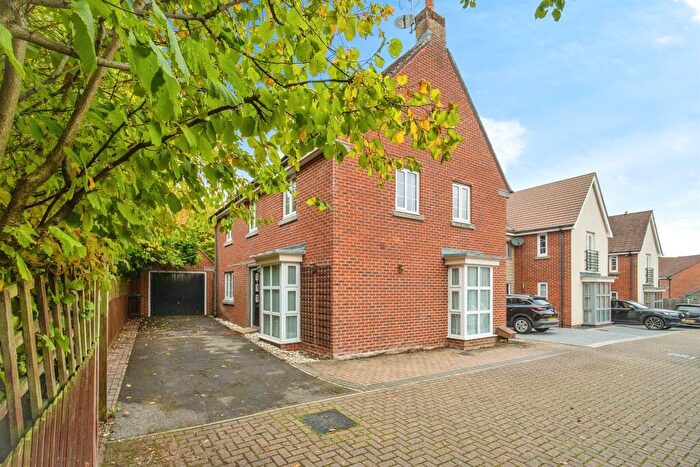 House To Rent In Englefield Way, RG24