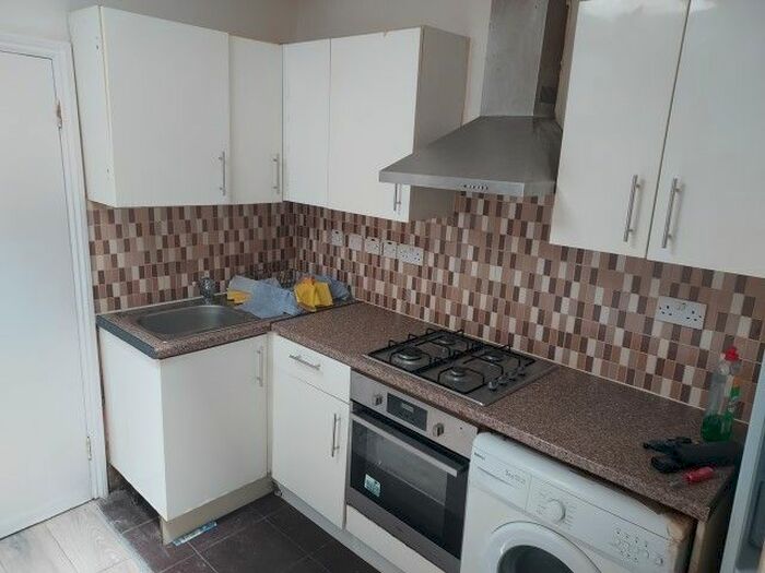 Studio To Rent In Portland Road, London, SE25