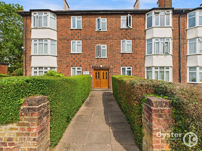 2 Bedroom Flat To Rent In Brook Avenue, Edgware, HA8