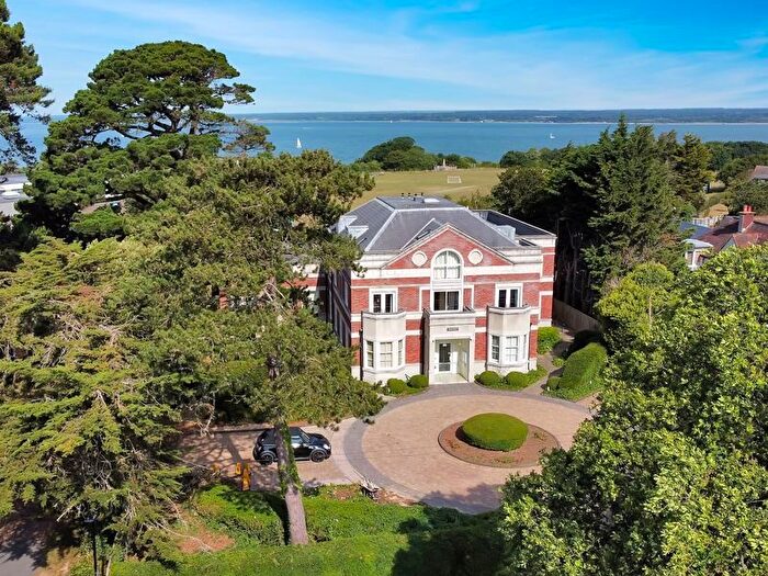 2 Bedroom Flat For Sale In Baring Road, Cowes, PO31