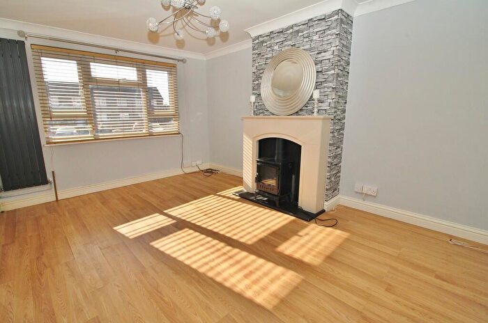 3 Bedroom End Of Terrace House For Sale In Bondfields Crescent, Leigh Park, PO9