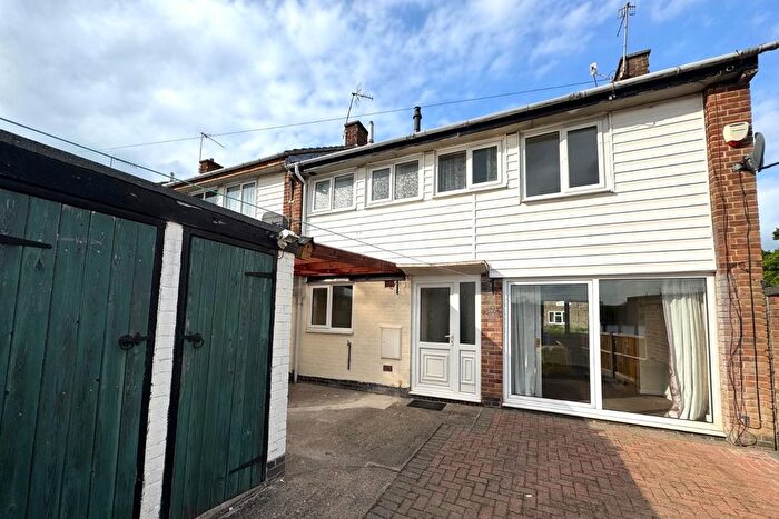 3 Bedroom Property To Rent In Yarncliff Close, Chesterfield, S40