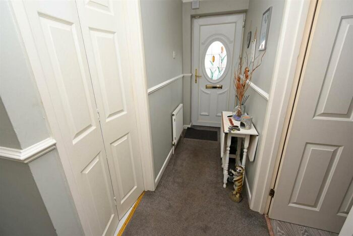 2 Bedroom Detached Bungalow For Sale In Essex Close, Canvey Island, SS8