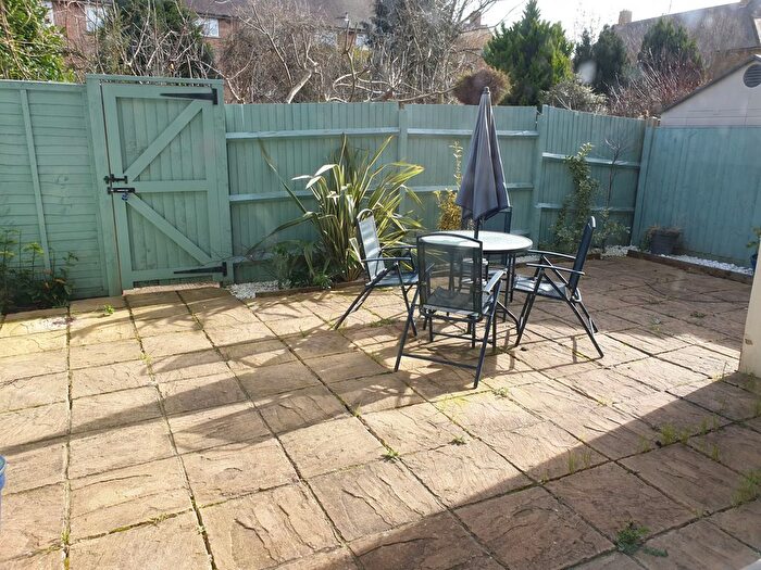 2 Bedroom Flat To Rent In Severn Drive, Enfield, EN1