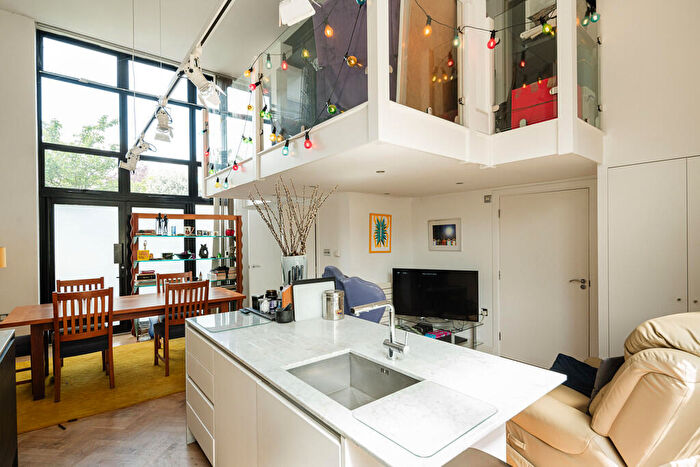 3 Bedroom End Of Terrace House For Sale In Empress Mews, London, SE5