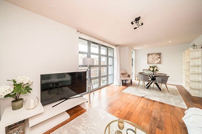 2 Bedroom Flat For Sale In Corben Mews, London, SW8