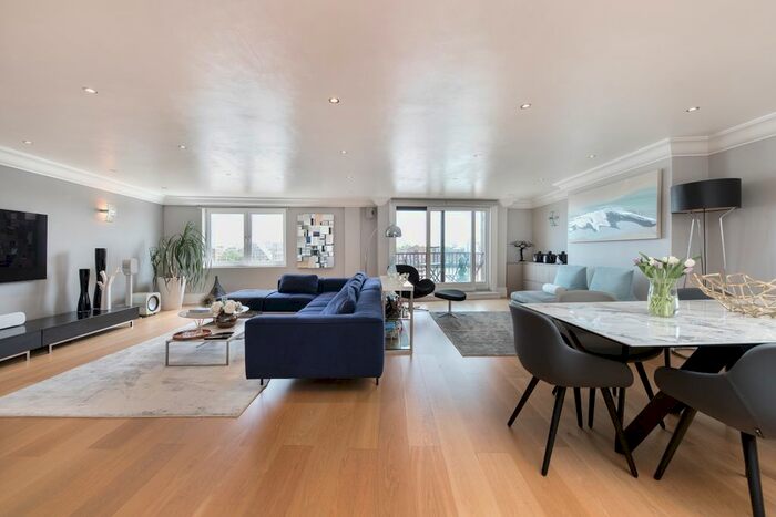 2 Bedroom Flat To Rent In Wapping High Street, London, E1W