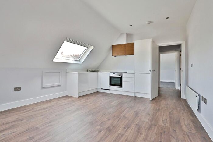 1 Bedroom Flat For Sale In Kingsbridge Road, Poole, Dorset, BH14