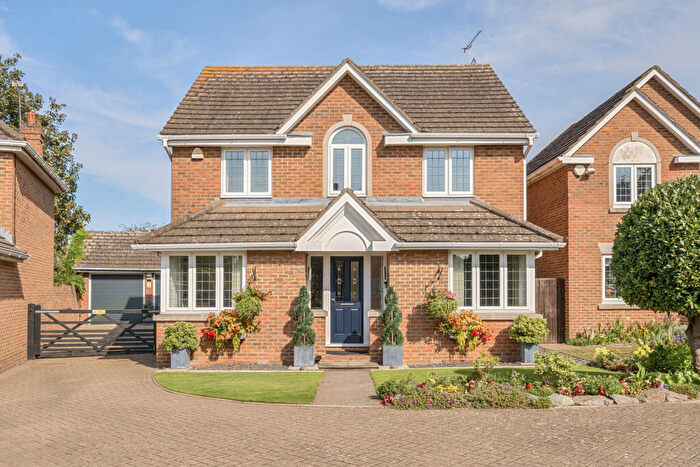 5 Bedroom Detached House For Sale In Barnfield Close, Greenhithe, Kent, DA9