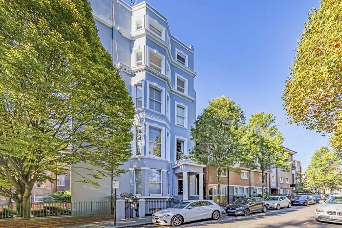 2 Bedroom Flat To Rent In Clydesdale Road, London, W11