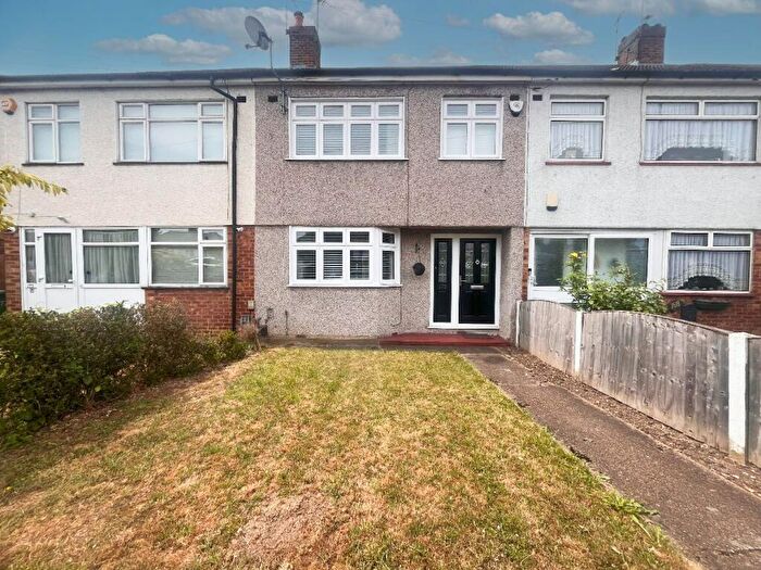 3 Bedroom Terraced House For Sale In Southend Arterial Road, Hornchurch, RM11