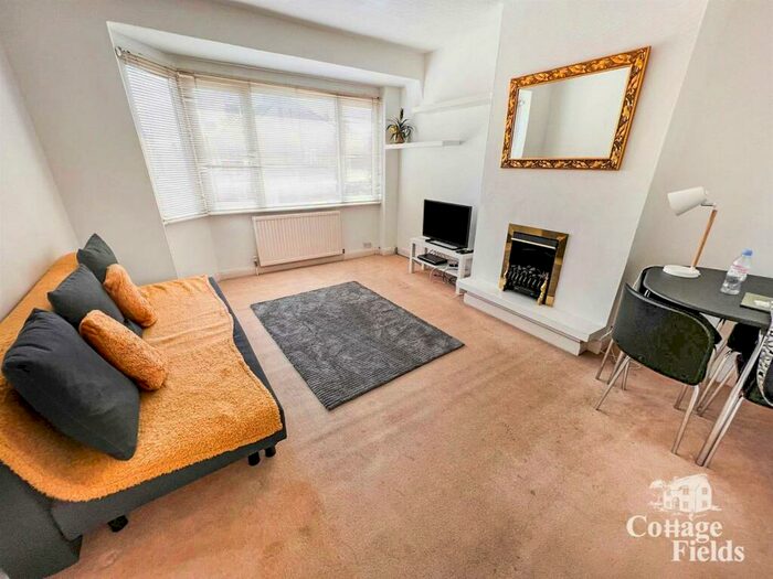1 Bedroom Flat To Rent In Fernwood Crescent, London, N20
