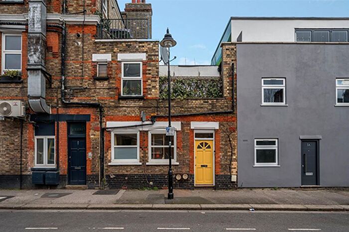 1 Bedroom Flat For Sale In Rathcoole Avenue, Crouch End, N8