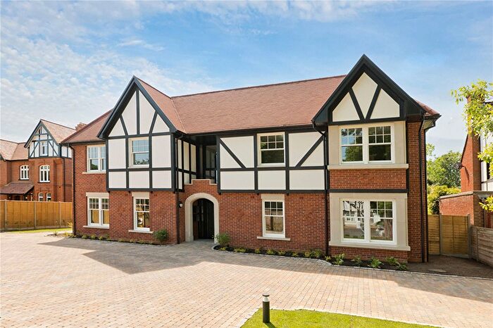 2 Bedroom Flat For Sale In Beauchamp Road, East Molesey, KT8