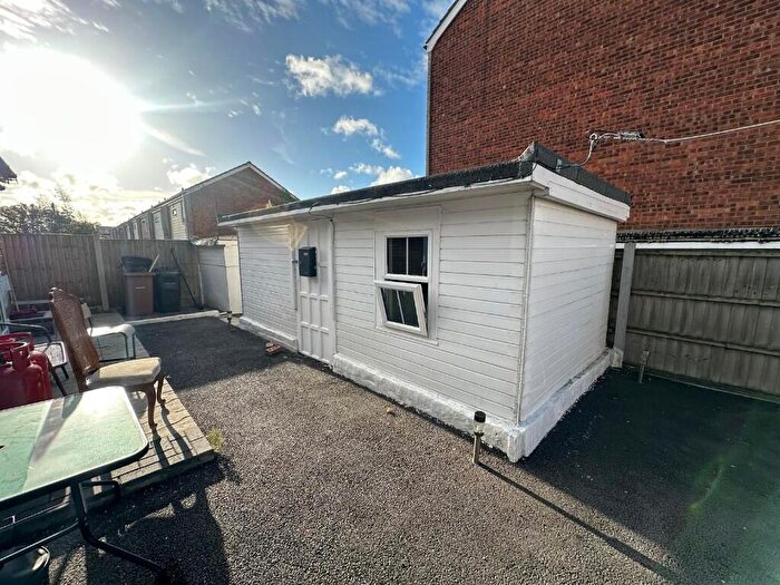 Studio To Rent In Godman Road, Grays, Essex, RM16