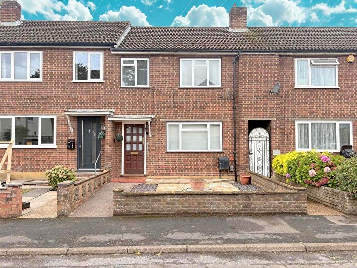 3 Bedroom Terraced House For Sale In Sunnyhurst Close, Sutton, SM1