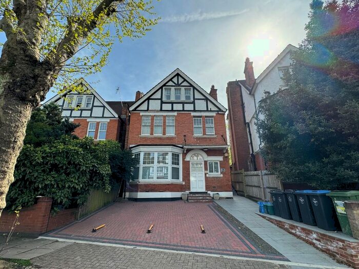 Studio To Rent In Brondesbury Park, Kilburn, NW2