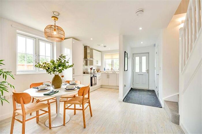 3 Bedroom End Of Terrace House To Rent In Bedroom End Of Terrace House In East Hall Close, Sittingbourne, ME10