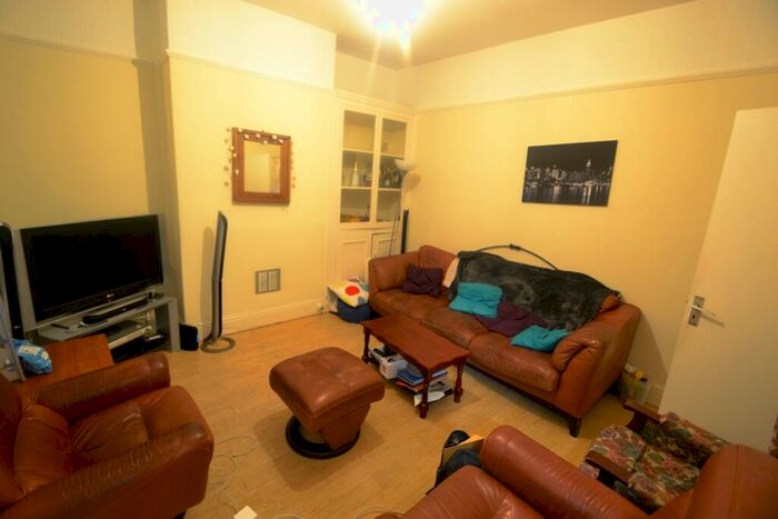 4 Bedroom Terraced House To Rent In Laytonia Avenue, Heath, CF14