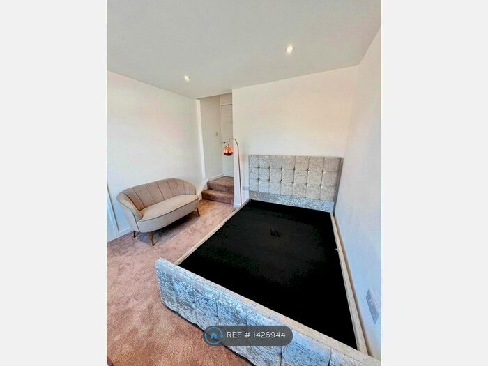 2 Bedroom Flat To Rent In Park Road, Nottingham, NG7