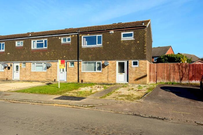3 Bedroom End Of Terrace House To Rent In Blenheim Drive, Bicester, OX26