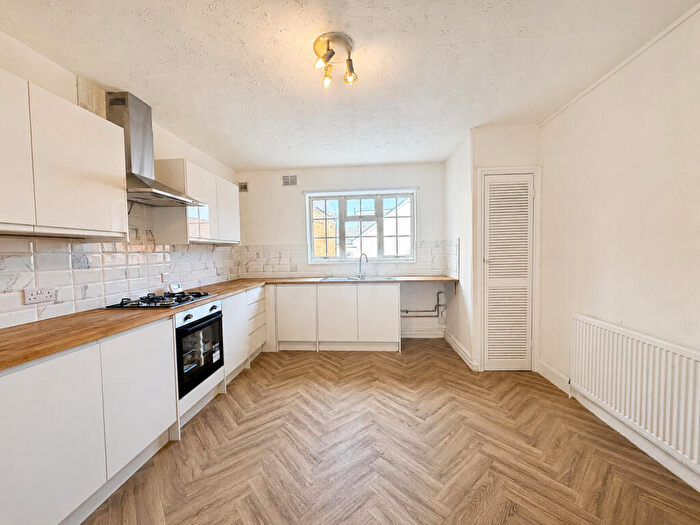 3 Bedroom Maisonette To Rent In High Street, Barkingside, Ilford, Redbridge, IG6