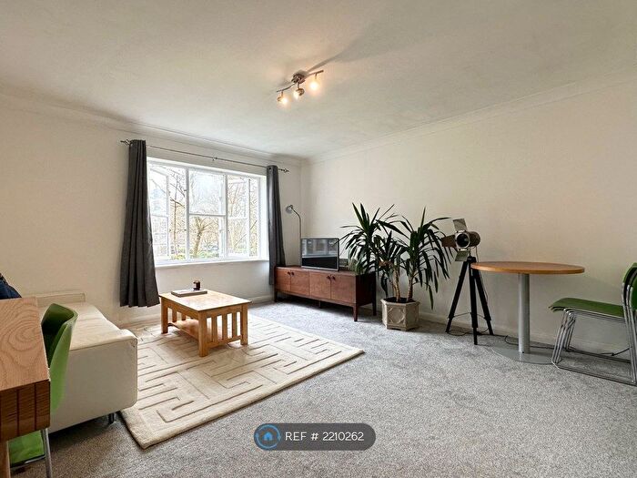 1 Bedroom Flat To Rent In Admirals Court, London, SW19