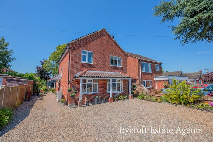 4 Bedroom Detached House For Sale In Grove Road, Repps With Bastwick, Great Yarmouth, NR29