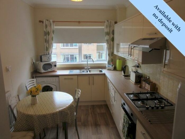 2 Bedroom Flat To Rent In Long Oaks Court, Sketty, Swansea., SA2