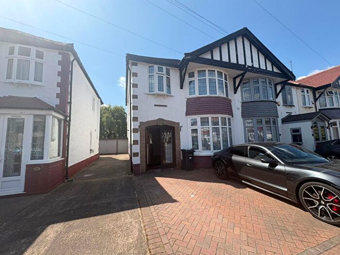 4 Bedroom Semi-Detached House To Rent In Capel Gardens, Ilford, IG3