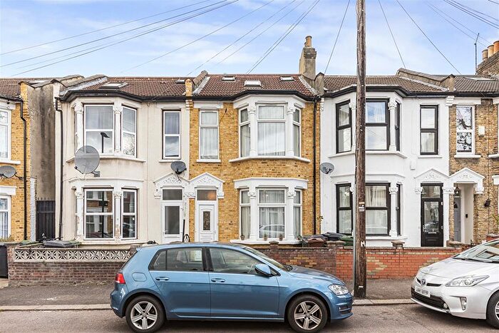 5 Bedroom Terraced House For Sale In Livingstone Road, Walthamstow, London, E17