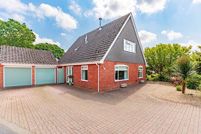 4 Bedroom Chalet For Sale In Warren Green, Salhouse, NR13