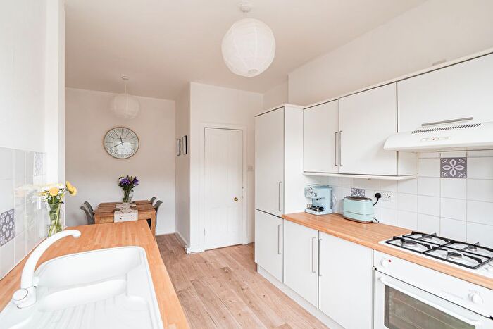 1 Bedroom Flat For Sale In / Craigcrook Place, Edinburgh, EH4
