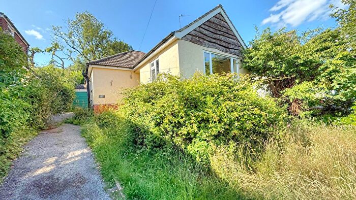 2 Bedroom Detached Bungalow For Sale In Tilmore Gardens, Petersfield, Hampshire, GU32