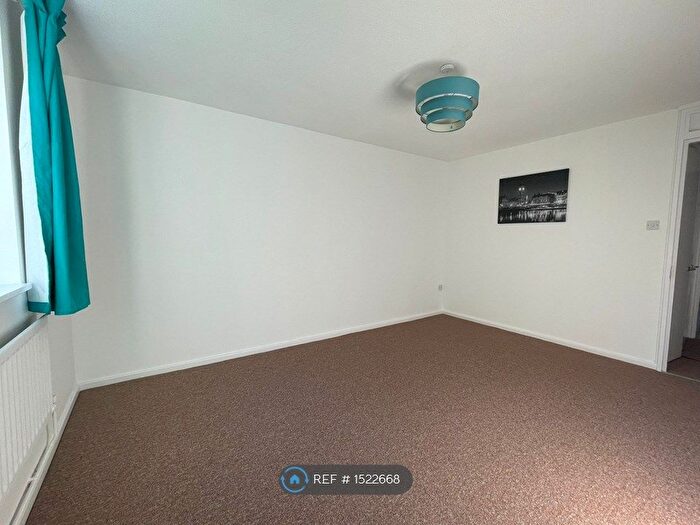 2 Bedroom Flat To Rent In Chates Farm Court, Brighton, BN2