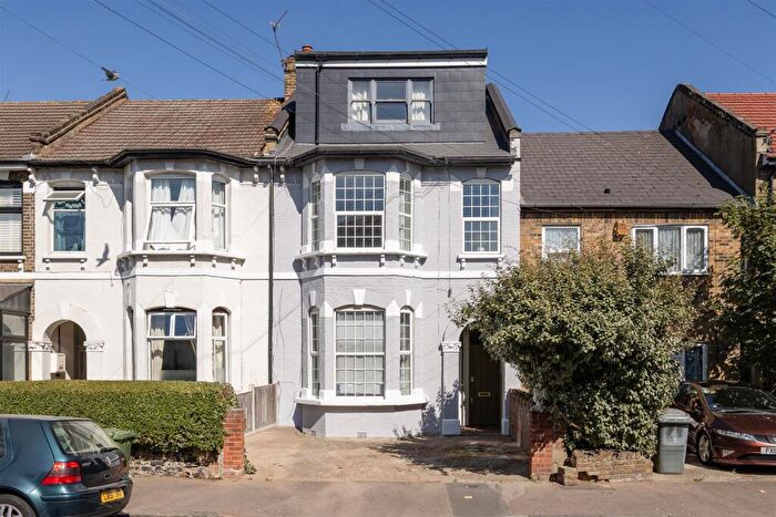 2 Bedroom Maisonette For Sale In Selwyn Road, Plaistow, E13