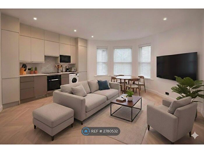 2 Bedroom Flat To Rent In Lyndhurst Court, London, SE25