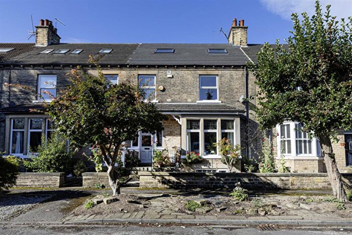 6 Bedroom Terraced House For Sale In The Grove, Idle, Bradford, BD10