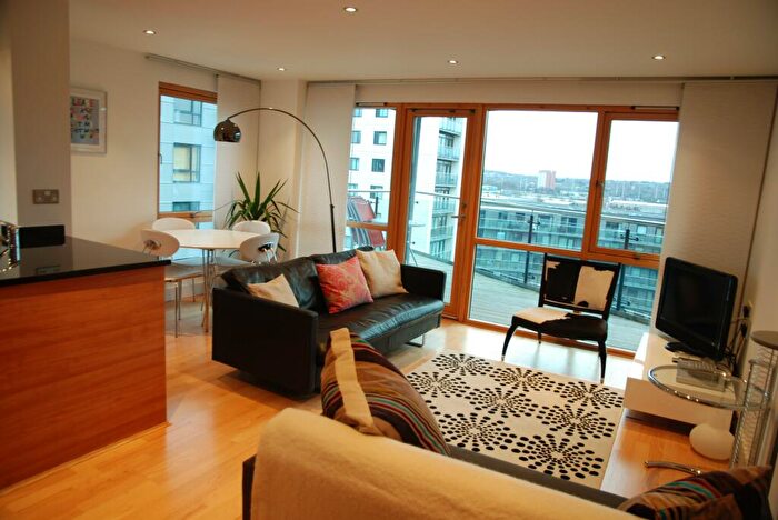 2 Bedroom Flat To Rent In Crozier House, The Boulevard, Leeds, West Yorkshire, LS10