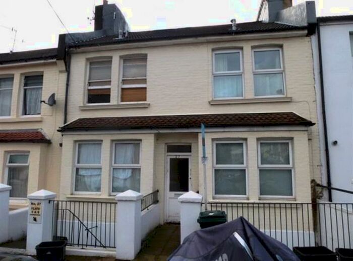 Flat To Rent In Shanklin Road, Brighton, Brighton, BN2