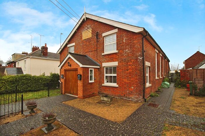 2 Bedroom Apartment To Rent In New Road, Chiseldon, SN4