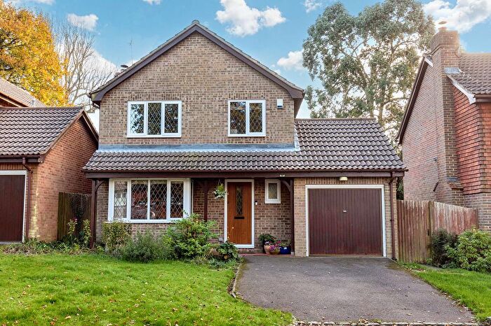 4 Bedroom Detached House For Sale In Kinnibrugh Drive, Dormansland, RH7