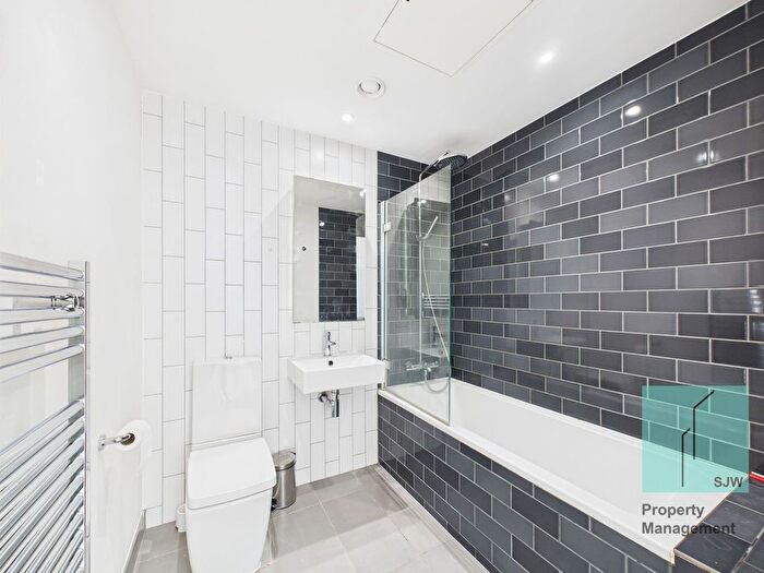 3 Bedroom Flat To Rent In Royal Wharf Walk, London, E16