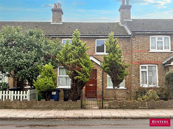 3 Bedroom Terraced House For Sale In Mays Lane, Barnet, EN5