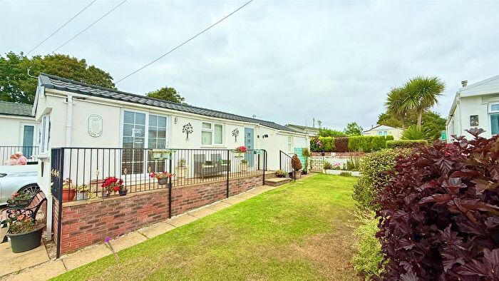 1 Bedroom Mobile/park Home For Sale In Lake View, Halsnead Park, L35