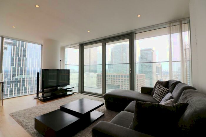2 Bedroom Flat To Rent In The Landmark West Tower, Marsh Wall, London, E14