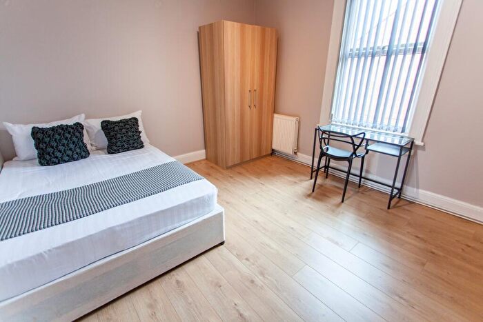 5 Bedroom Terraced House To Rent In Romer Road, L6