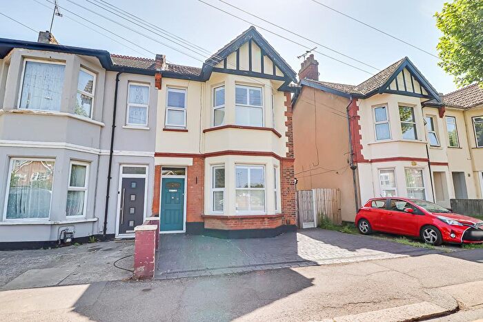 4 Bedroom Semi-Detached House For Sale In Hamlet Court Road, Westcliff-on-Sea, SS0