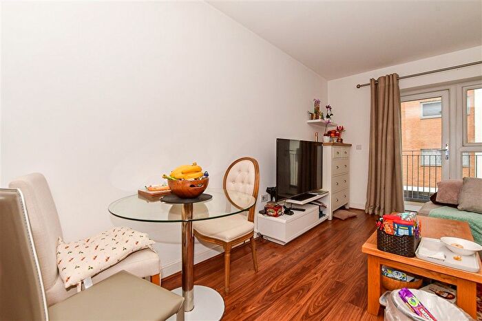 2 Bedroom Flat For Sale In Sovereign Way, Tonbridge, Kent, TN9